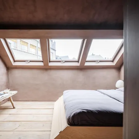 Shelter 7 Apartment *