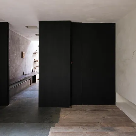 Shelter 7 Apartment *